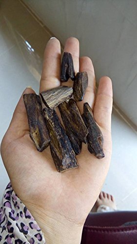 Amazon｜ベトナムの天然沈香、沈む沈香チップ (14gram)｜線香