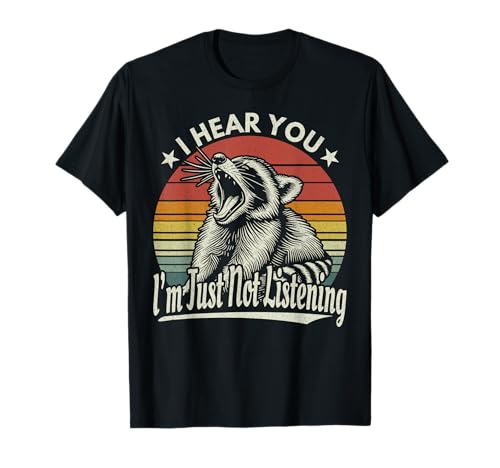 Yawn Raccoon, je t'entends, je n'écoute tout simplement pas Sunset Retro T-Shirt