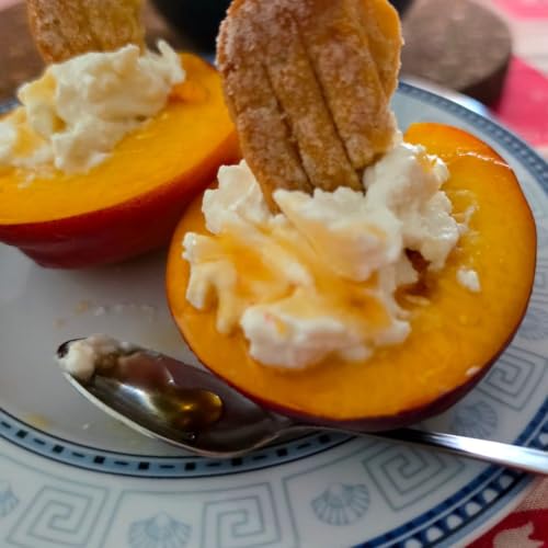 Pesche ripiene fredde con crema di ricotta, panna e miele: dolce senza cottura