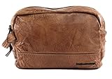 Im tollen Vintage-Stil ist diese FREDsBRUDER Kosmetiktasche ein echtes Schmuckstück. Der Kulturbeutel wird mit Zipper geschlossen und bietet Platz für all Ihre Kosmetikartikel. Maße: 23 x 18 x 7 cm