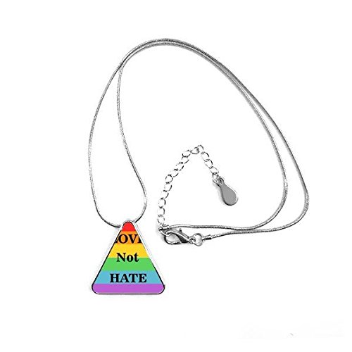 Collier transgenre lesbienne arc-en-ciel pour vaincre le manque de visibilité LGBT au quotidien