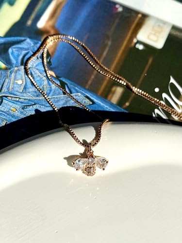 Collier délicat en or et cristal pour offrir à Noël - 4