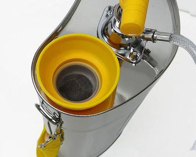 Amazon.co.jp: ステンレス製 肩掛け式噴霧器 9L 人力噴霧器 ES-9C ハチ