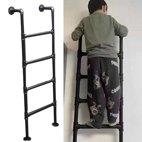 Escalera de ático montada en la pared para ganar espacio útil en casa 2