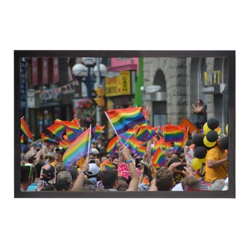 Tapis de sol LGBT et militant pour une entrée fière