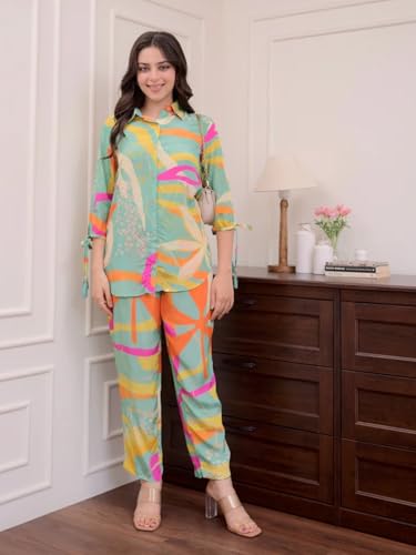 Leriya Fashion Women Green