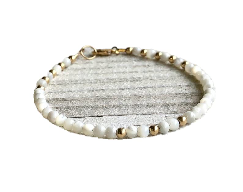 Bracelet perles nacre 4mm coupées en facettes et fermoir plaqué or LCBR-4464