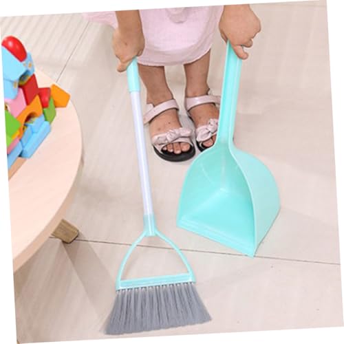 GALPADA Mini Besen mit Kehrschaufel Set für Kindgerechtes Haushaltshelfer in Pastellgrün Miniatur Design für Einfache Reinigung unter Möbeln für Eltern Junge Mädchen Aktivitäten und – Bild 3