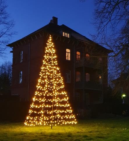 Galaxy LED Tannenbaum, 400 cm, 640 warm weiße LED, Ø 190 cm, Schwarze Lichterkette, konisch, 5 m Kabel, IP44 Außenadapter mit Timer, inkl. Mast und Erdnägel
