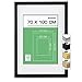 Produktbild bomoe Galeria Bilderrahmen 70x100 cm mit Passepartout 50x70 cm (DIN A1) Schwarz  Fotorahmen aus Holz mit Kunststoffglas & Metall-Aufhängung MDF Holzbilderrahmen für Fotos, Bilder & Poster