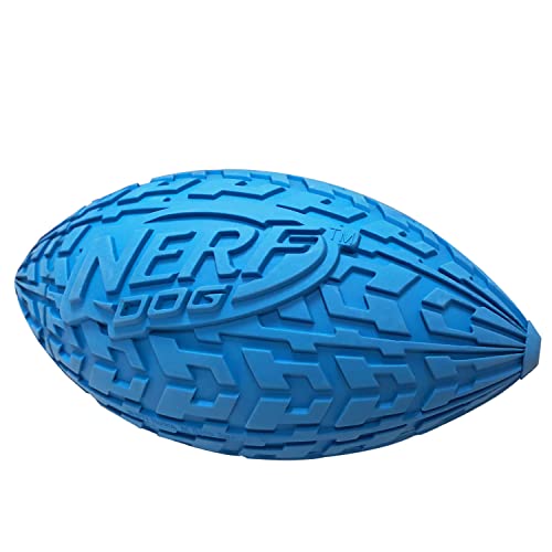 Nerf Dog Brinquedo para cães de futebol de pneu com Squeaker interativo, leve, durável e resistente