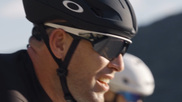 Amazon.com: Oakley | Meta Vanguard with Meta AI, Audio, Photo