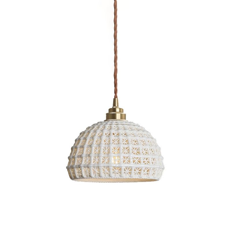 Plafonnier en laiton et céramique pour corriger un manque de lumière
