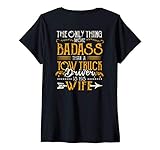 Photo Gallery donna tow wife life funny image on back of shirt maglietta con collo a v Photo Gallery donna tow wife life funny image on back of shirt maglietta con collo a v