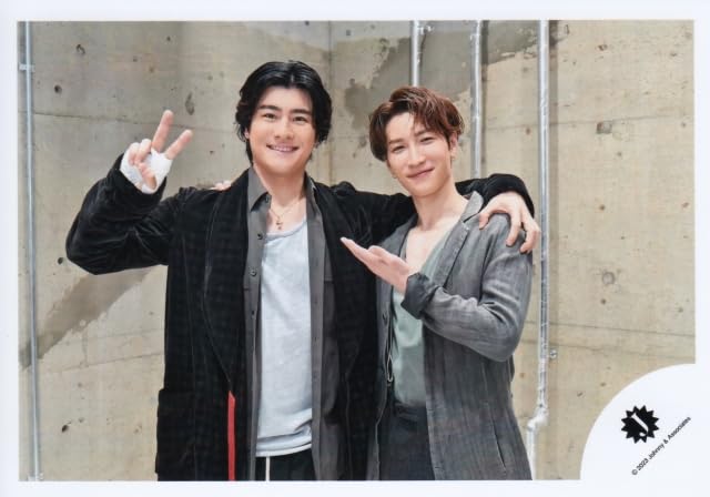 Amazon.co.jp: 渡辺翔太・森本慎太郎公式 生 写真「DREAM BOYS」（集合