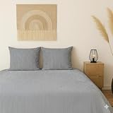 - Ensemble De Housses De Couette : comprend une 1 x housse de couette de 220x240 cm avec fermeture à zip invisible sur 3 côtés, 2 x taies de oreiller de 65x65 cm fermées par zip invisible - couette vendue séparément.