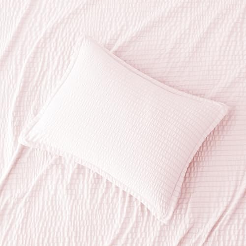 Image of Amazon Basics Duvet Cover Set with Jacquard Geometric Pattern, 2-Piece with 1 Duvet Cover and 1 Pillow Sham, Comforter Not Included, Twin, Pink