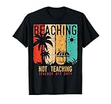 Photo Gallery retro vintage teacher graphic style | beaching not teaching maglietta Photo Gallery retro vintage teacher graphic style | beaching not teaching maglietta