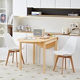 Stilvoller Esstisch: Lassen Sie Ihr Zuhause modern, sauber und frisch aussehen, als wäre es professionell eingerichtet.