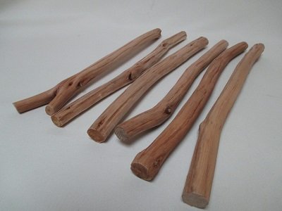 Amazon 流木 自然木 雑貨販売 遊技 ナラの枝 中 短 6本組 置物 オブジェ オンライン通販