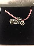 Clásico Moto PP-T01 emblema inglés en un collar de cordón rosa hecho a mano 41 cm
