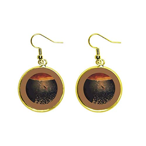 Pendientes largos espaciales dorados de mujer con paisaje del universo y cosmos