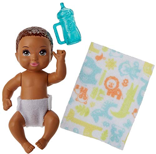 Ogni bambola ha un look unico per ispirare la narrazione e il gioco creativo. Raccogli tutte le bambole e gli accessori Babysitters Inc. per espandere il divertimento narrativo.