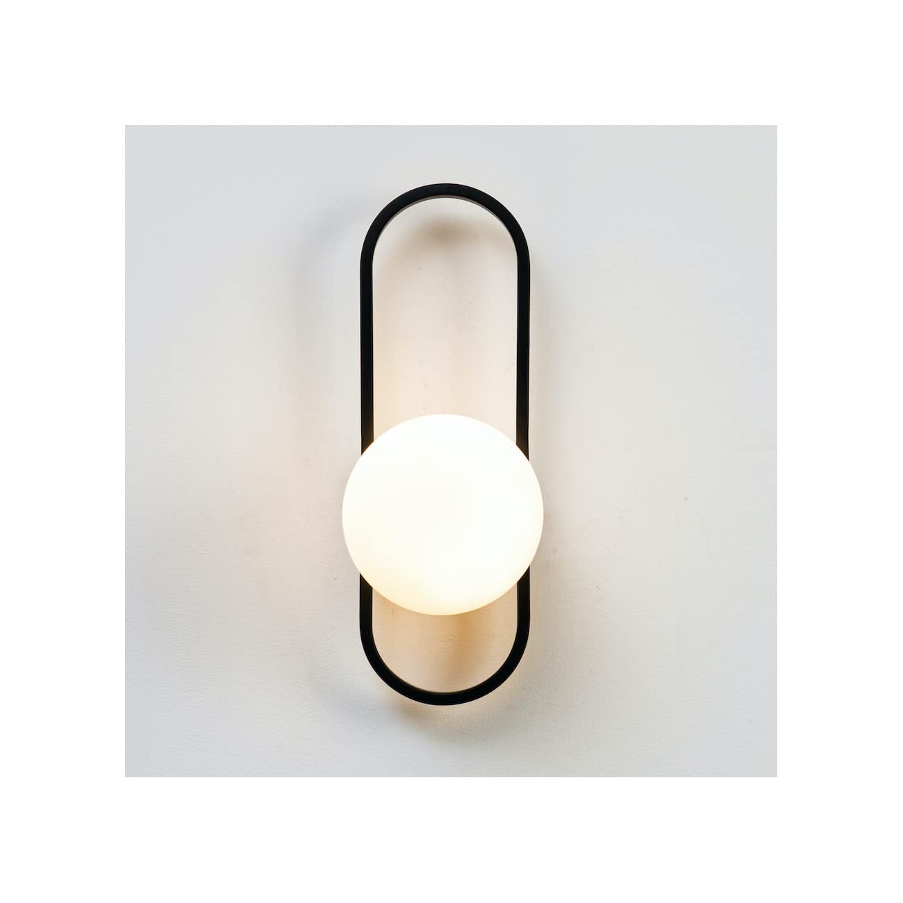 KOSILUM - Applique murale vintage noire et verre blanc - Belisto - Lumière Blanc Chaud Eclairage Salon Chambre Cuisine Couloir - - - E27 - IP20