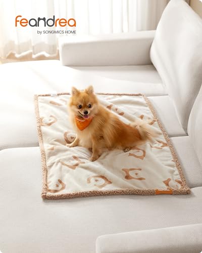 Feandrea wasserdichte Hundedecke, Sherpa Fleece Haustier Decke für Miniaturhunde und kleine Hunde, Katzen, 101 x 73 cm, M, maschinenwaschbar, beidseitiger Sofabezug-Schutz, beige PPB040K01
