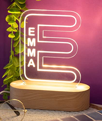 Transparent Gift Lámpara de Mesa 3D Led Personalizada Inicial + Nombre -Lámpara de Metacrilato con Luz Nocturna - Regalos Personalizados - Regalos Originales de Cumpleaños, Boda y Aniversario Cover