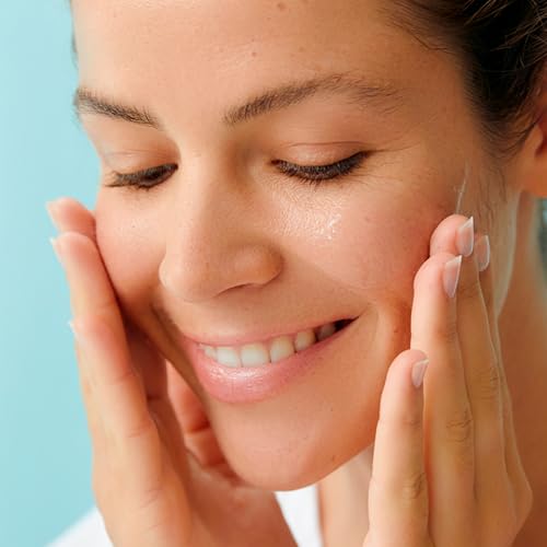 NIVEA Tägliches Wasch-Peeling, Peeling ohne Mikroplastik für eine porentiefe Gesichtsreinigung, mattierendes Gesichtspeeling reduziert Hautunreinheiten und pflegt die Haut (150 ml)