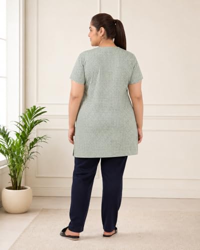 Image of In Love Women's All-Over Printed Cotton Plus Size Longline T-Shirt with Pockets