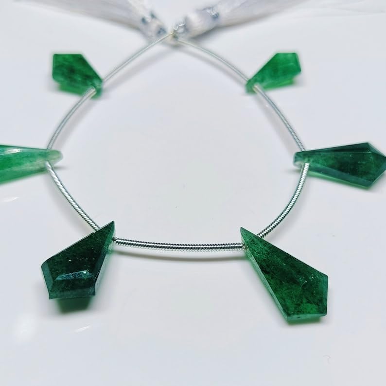 Perles fraise verte naturelle de 15x8mm pour création de bijoux raffinés
