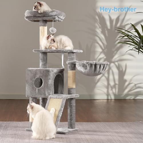 Hey-brother Kratzbaum, 108cm Indoor Katzenbaum, mehrstöckiger Katzenkratzbaum für Kätzchen, mit Kratzsäulen, Rampe, Körbchen, geräumigem Katzenloch und hängendem Pompon-Spielzeug, Hellgrau MPJ007SW