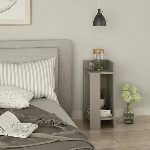 STRUTTURA E UTILIZZO - La struttura dalle linee moderne di questo mobiletto multiuso, è perfetta per arredare qualsiasi tipo di camera da letto - All'interno dei cassetti è possibile posizionare i vostri oggetti e il necessario alla notte in modo discreto ed ordinato, mentre sul piano superiore potrete appoggiare i vostri libri e soprammobili preferiti per donare al prodotto uno stile personalizzato - Tavolino da notte multifunzione adatto alla camera da letto matrimoniale, ad una cameretta oppure alla stanza per gli ospiti