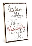 Das Schild ist aus 10 mm dicker, stabiler MDF-Holz-Platte gefertigt. Es hebt sich damit deutlich von vielen anderen dünnen Produktionen ab. Denn es ist viel dicker als ein übliches Pappschild, Emaille-Schild,Metall-Schild oder Blech-Schild) mit foliertem Print und braucht keinen Rahmen wie ein Poster, Plakat, Print oder Kunstdruck.