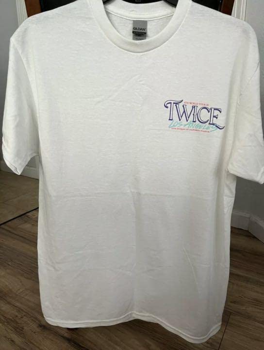 TWICE WORLD TOUR アメリカ 限定グッズ【Tシャツ05】L TWICE WORLD TOUR アメリカ 限定グッズ【Tシャツ05】L - メルカリ