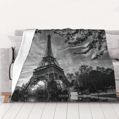 Couverture lit flanelle Tour Eiffel : le cadeau confort idéal