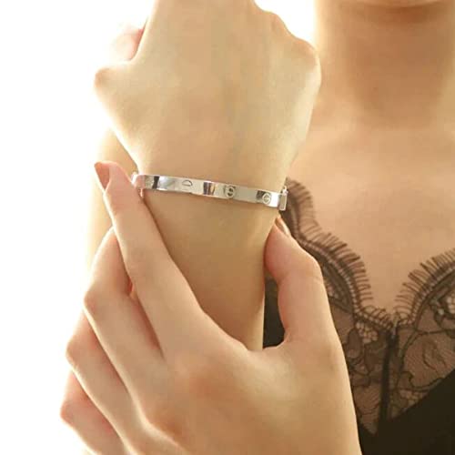 Chic Love Bracelet Plated Gold