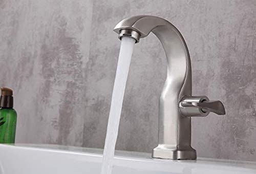 Robinet en laiton massif durable pour point d'eau moderne