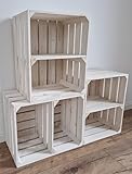 Étagères Fonctionnelles: Les étagères intégrées à nos caisses en bois offrent un espace de rangement supplémentaire et d'organisation. Grâce à elles, vous pouvez facilement organiser vos affaires - des livres et des décorations aux accessoires domestiques - tout trouvera sa place, rendant votre intérieur propre et ordonné.