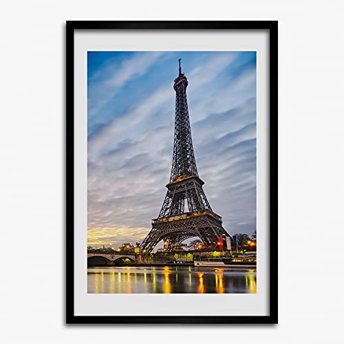 Tableau Tour Eiffel Paris pour salon avec grand cadre en bois