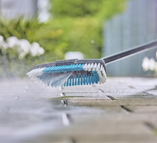 Gardena Cleansystem Stielbürste Hard: Bürste zum intensiven Reinigen von unempfindlichen Oberflächen, unterschiedlich Lange Borsten, Anschluss an Cleansystem Stiel, für größere Flächen (18816-20)