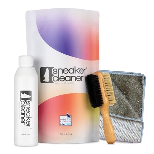 Solitaire SNEAKER CLEANER 75 ml – Intensive Reinigung, für saubere Sneaker, Turnschuhe und Freizeitschuhe, für alle Materialien und Farben geeignet, farblos 8 Sneaker Cleaner - Reinigungsset für Schuhe, 250ml Reiniger inkl. 2 Bürsten für empfindliche und unempfindliche Materialien + 1 Microfasertuch