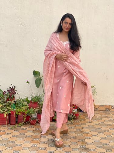 Image of GoSriKi Women Cotton Blend Kurta Pant With Dupatta