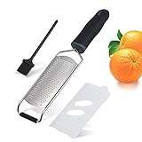 🍋 Einfache Aufbewahrung: Diese Parmesanreibe mit einer Kunststoffschutzhülle geliefert, mit der Sie die Rostoberfläche abdecken können, um sie vor dem Zerkratzen anderer Stoffe und vor Verletzungen zu schützen. Seine schlanke Form ist ein platzsparendes Design, mit dem Sie die Parmesanreibe in Ihren Küchenschrank einlegen können, ohne viel Platz zu beanspruchen als die Käsereibe in Käfigform oder kastenförmig.
