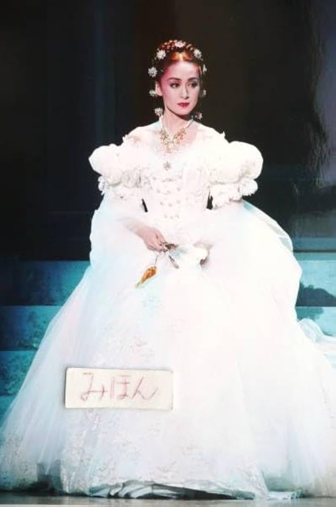 Amazon.co.jp: 超レア宝塚エリザベート白城あやか舞台写真