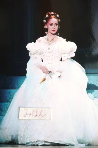 Amazon.co.jp: 超レア宝塚エリザベート白城あやか舞台写真 : おもちゃ