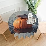 Cette nappe ronde de 152,4 cm est un accessoire essentiel pour toute cuisine, café ou extérieur, offrant une solution imperméable et lavable qui combine fonctionnalité et attrait esthétique pour chaque occasion.