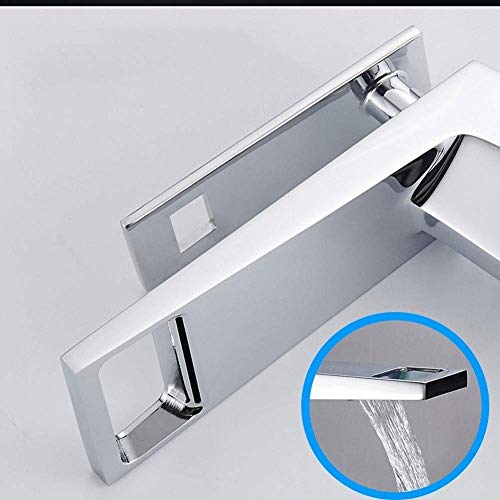Robinet de lavabo cascade design pour moderniser une salle de bains familiale